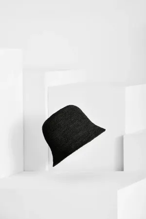 andao foldable raphia bucket hat in black
